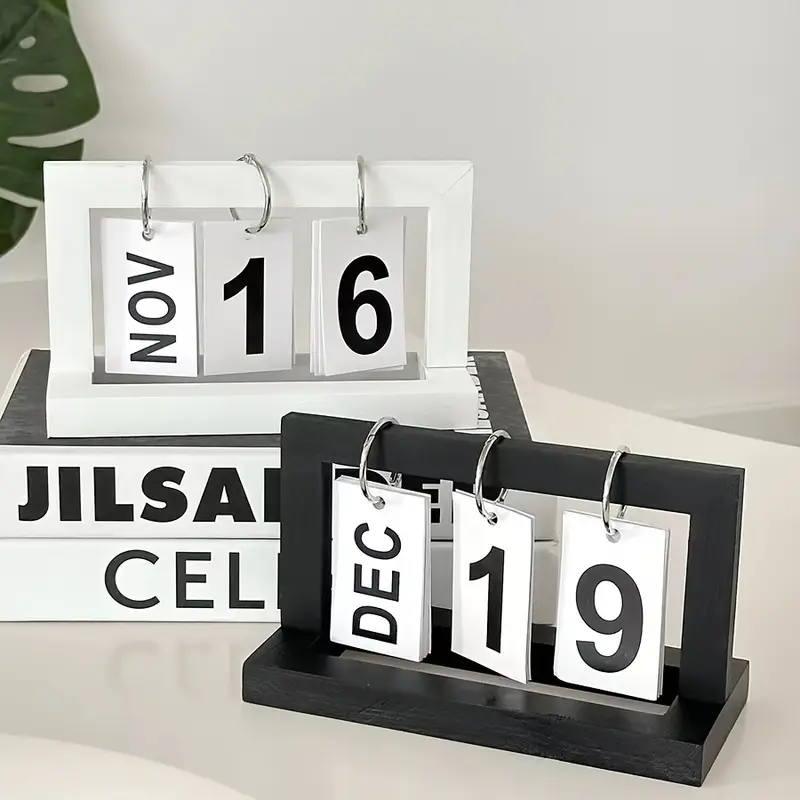 Calendario in Plastica Stile M - Office Furniture Plan recensione e prezzo