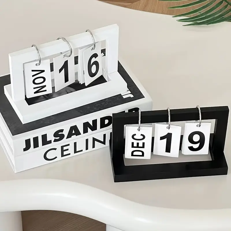 Calendario in Plastica Stile M - Office Furniture Plan recensione e prezzo