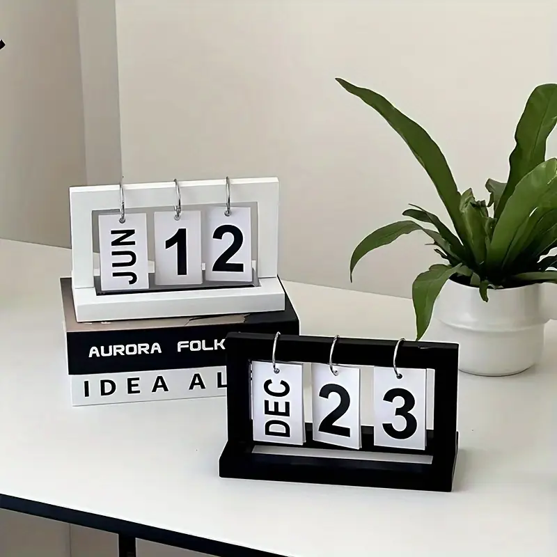 Calendario in Plastica Stile M - Office Furniture Plan recensione e prezzo